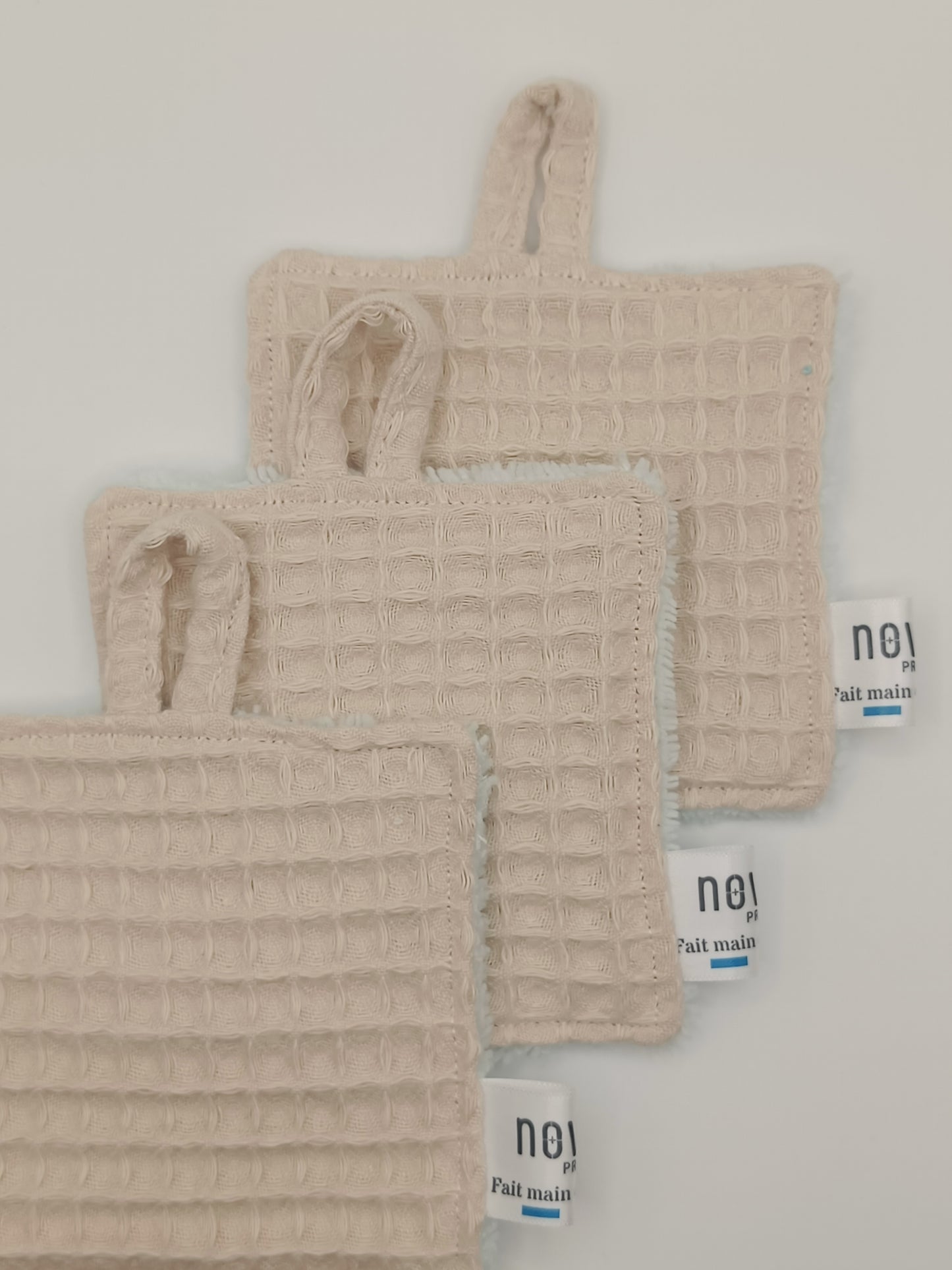 Lot de 3 Lingettes Démaquillantes Double Face (9 x 9 cm)