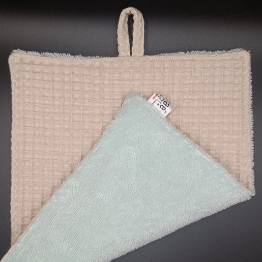 Lot 3 Lingettes Démaquillantes double face (9 x 9 cm) + 1 Serviette Démaquillante double face (20 x 25cm)